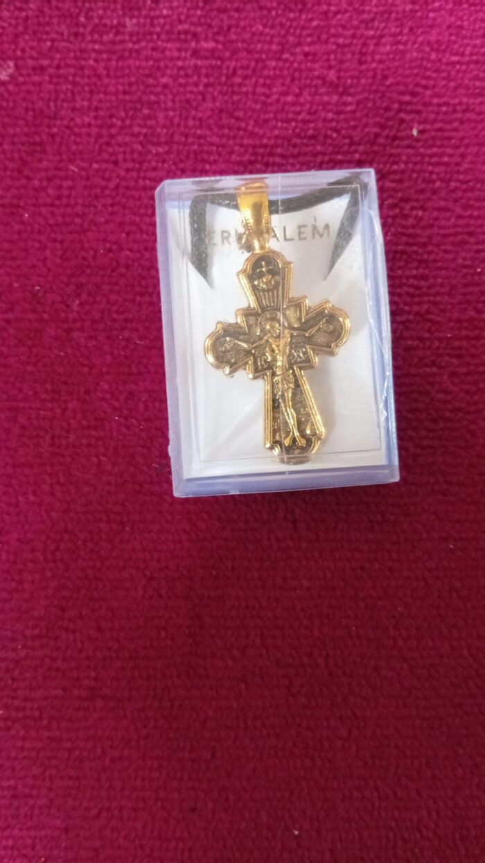 Lănțișor cu cruciulița aurie
