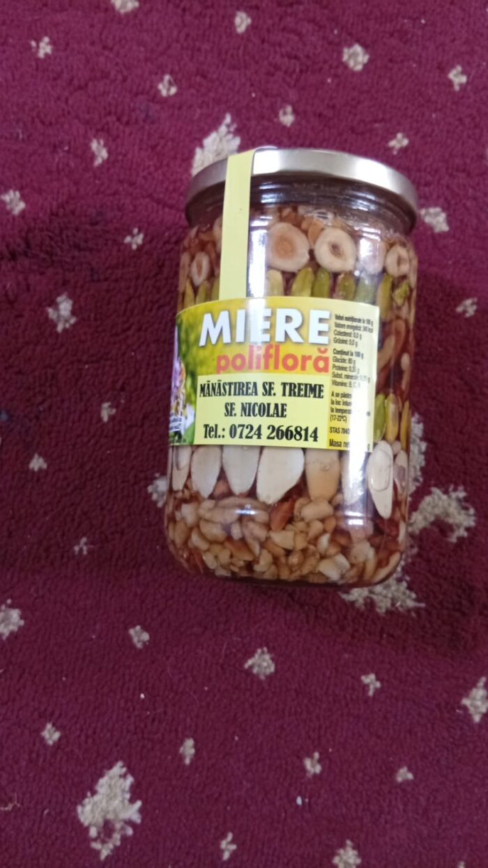 Miere poliflora cu fistic, alune, migdale și nucă